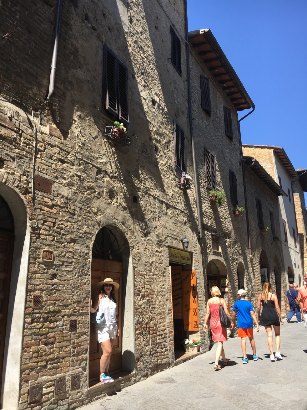 6FD495DA-404B-45AA-B256-9DAA256716CA